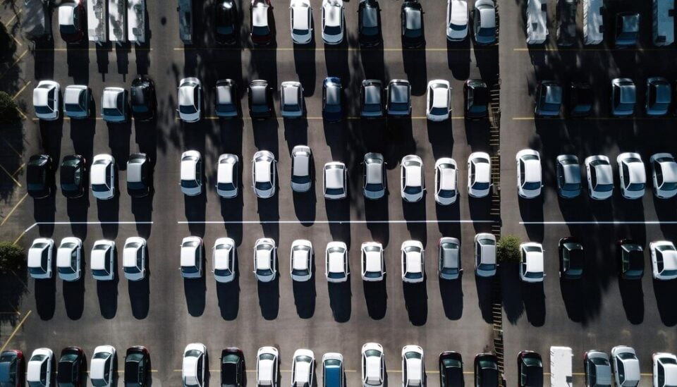 Estacionamento e lavagem à Venda – 43 boxes cobertos, 2000m² – Zona Sul de