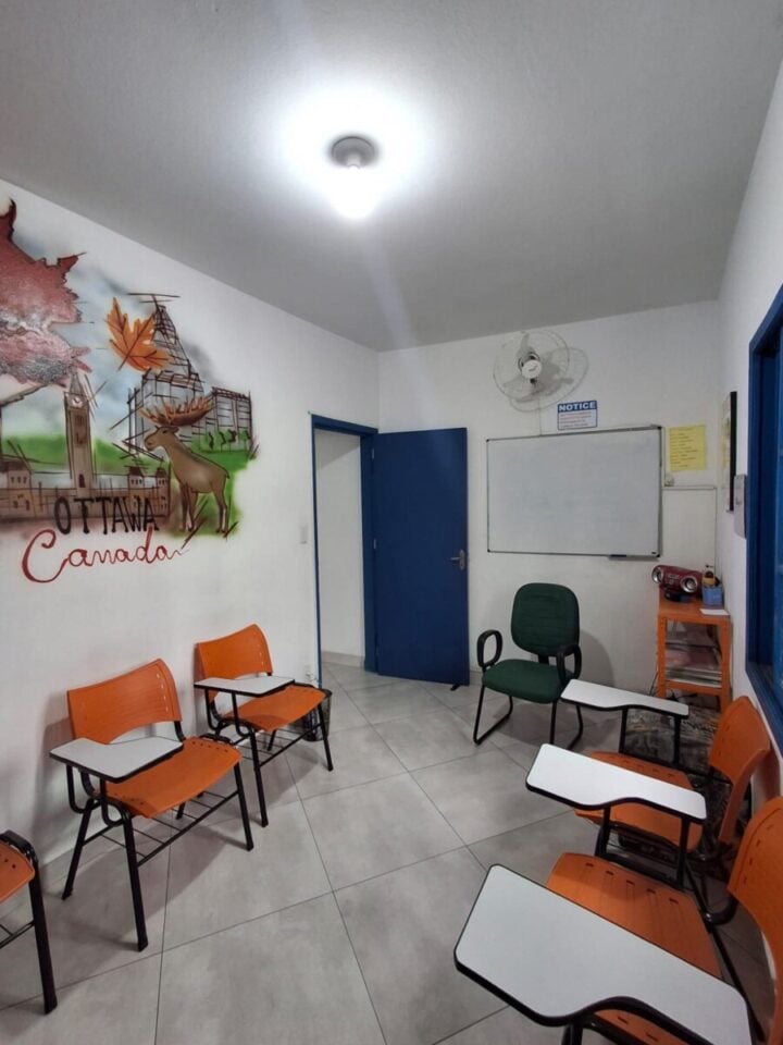 ESCOLA DE IDIOMAS/ CURSO PROFISSIONALIZANTE