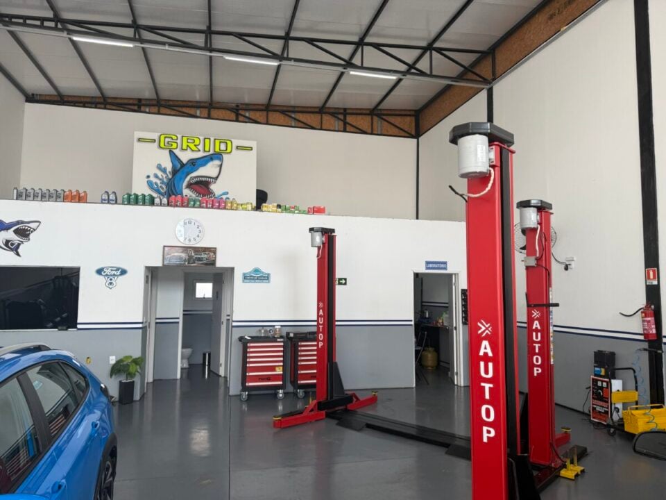Auto center
