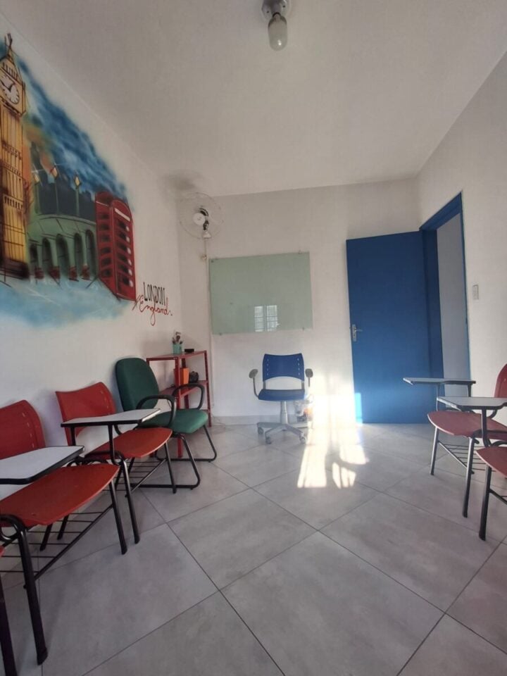 ESCOLA DE IDIOMAS/ CURSO PROFISSIONALIZANTE