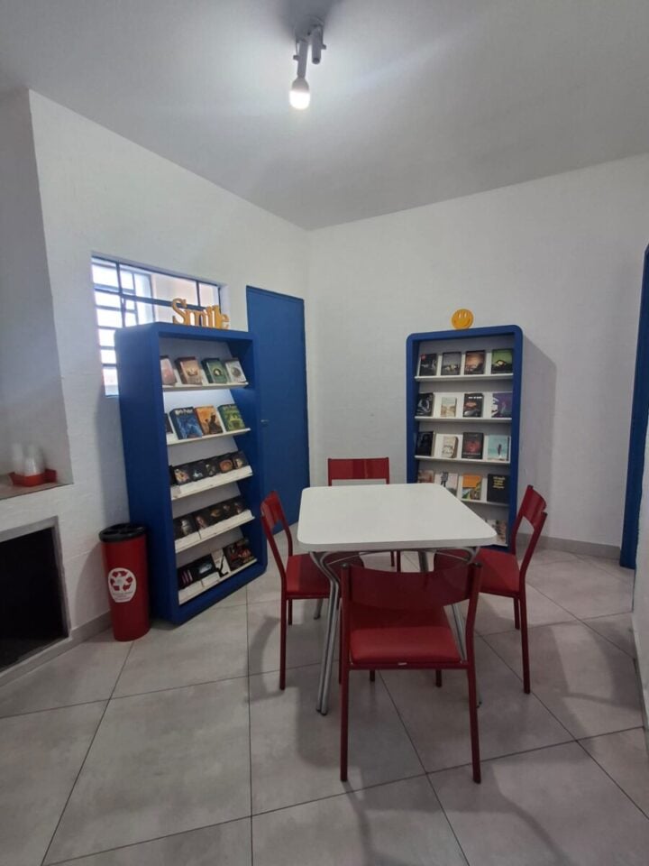 ESCOLA DE IDIOMAS/ CURSO PROFISSIONALIZANTE