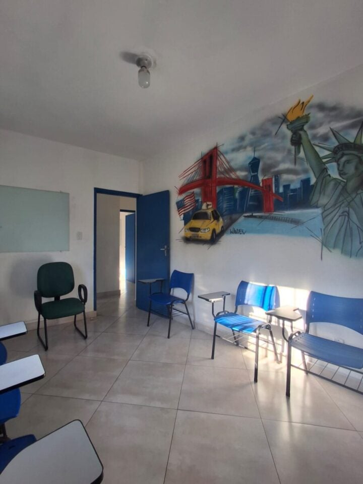 ESCOLA DE IDIOMAS/ CURSO PROFISSIONALIZANTE