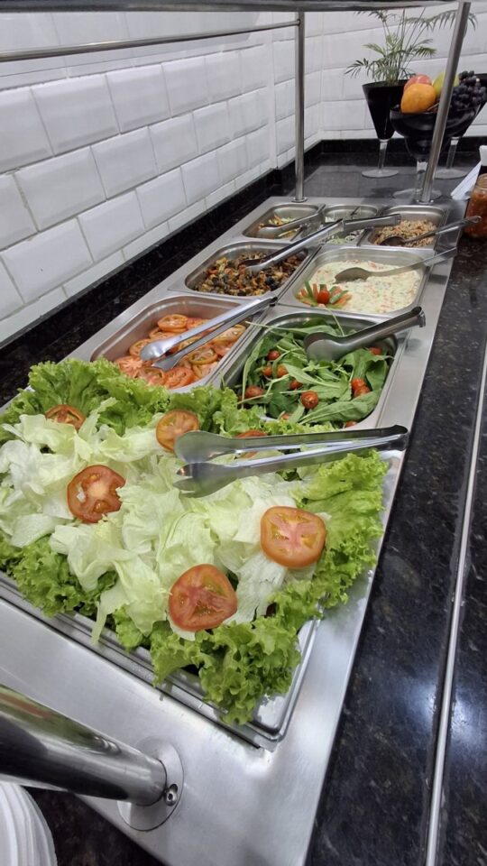 Restaurante instalado e com receita e praça de alimentação