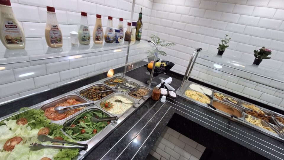 Restaurante instalado e com receita e praça de alimentação