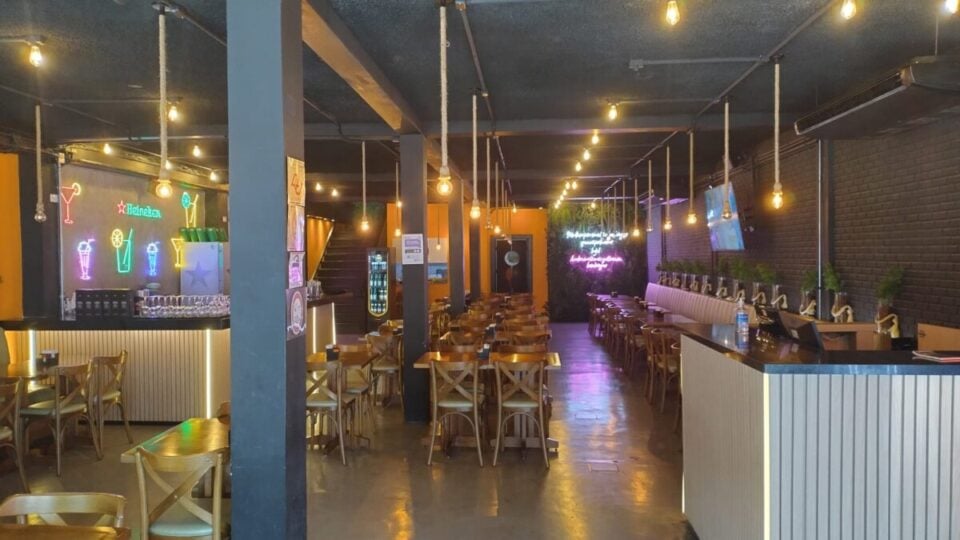 EXCEPCIONAL OPORTUNIDADE  HAMBURGUERIA  REGIAO NOBRE DE SP FATURA 160 MIL