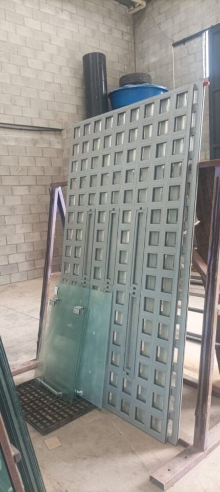 FÁBRICA DE ESQUADRIAS DE ALUMÍNIO  CURITIBA PARANÁ