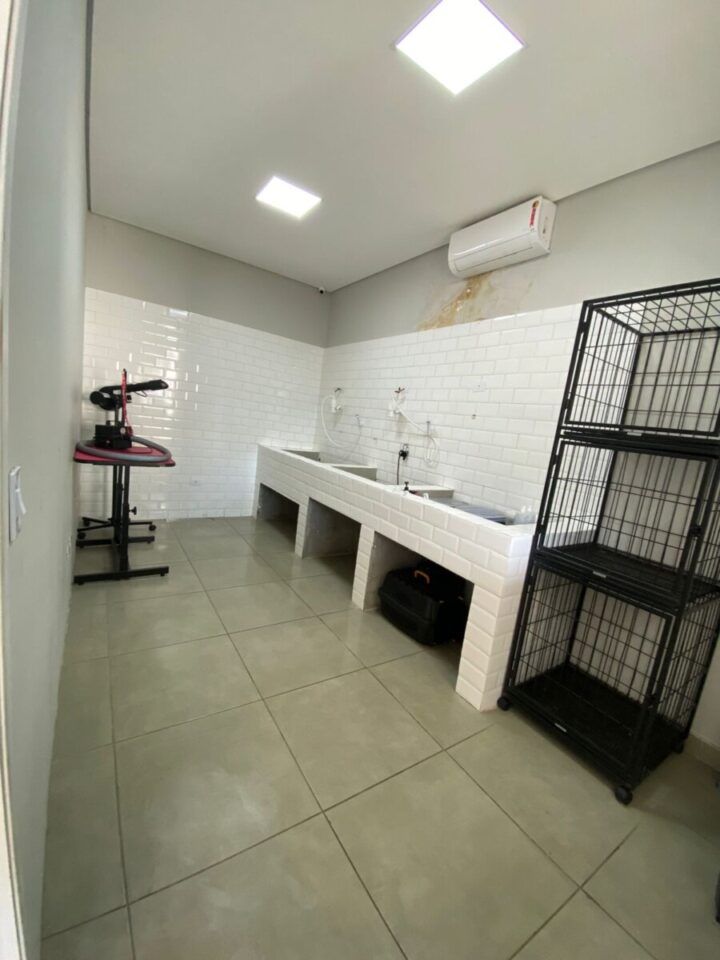 VENDE-SE CLÍNICA VETERINÁRIA – PET SHOP E BANHO E TOSA