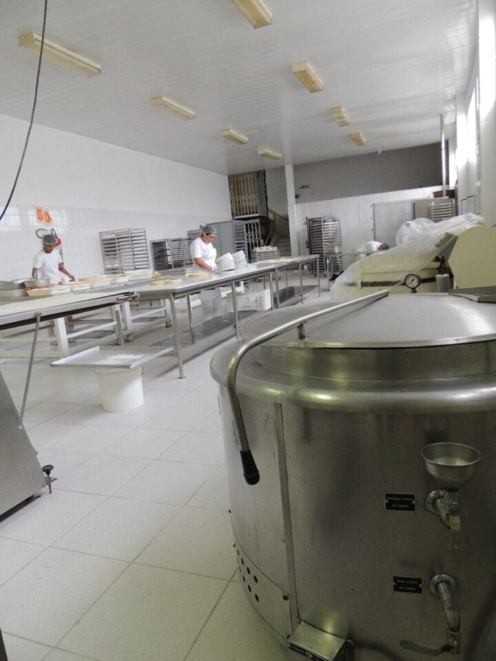 Cozinha industrial e loja de alimentoscongelados