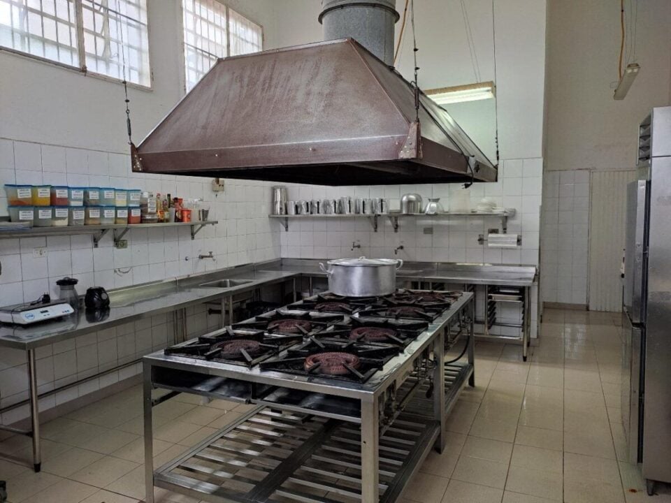 Cozinha industrial e loja de alimentoscongelados