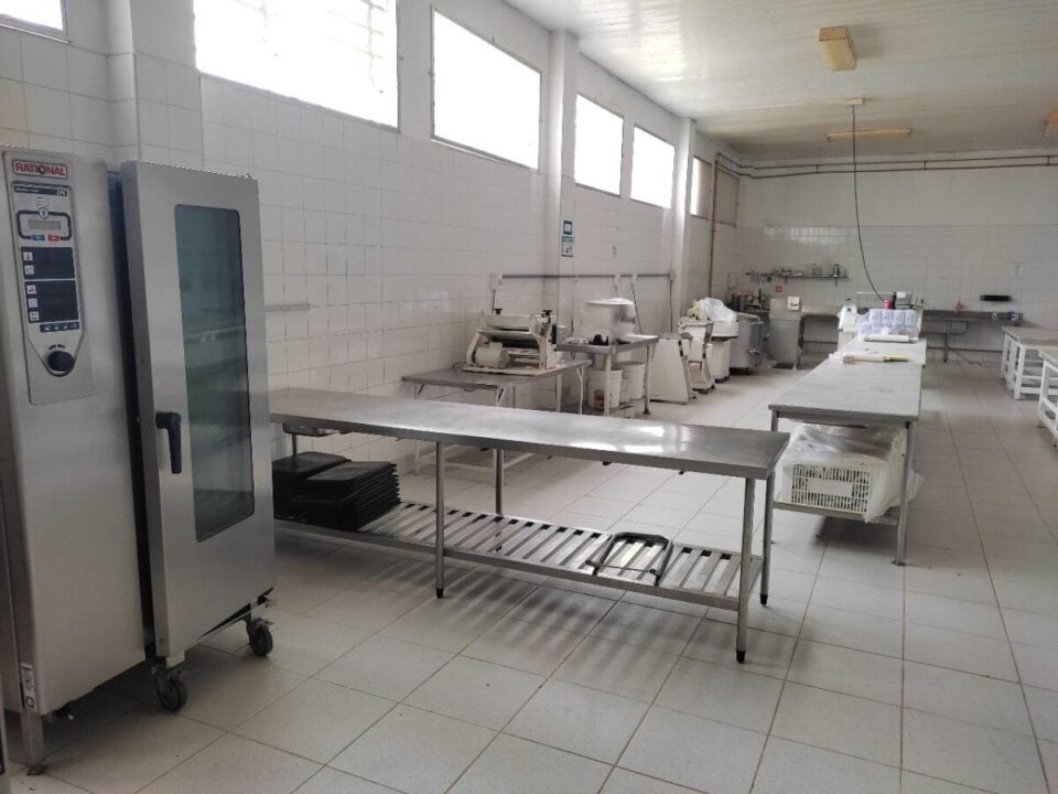 Cozinha industrial e loja de alimentoscongelados