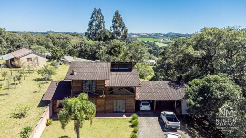 CHÁCARA ENCANTADORA ENTRE CURITIBA E CAMPO LARGO COM BENFEITORIAS