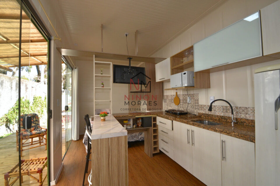 POUSADA COM 10 CONTAINERS PARA ALUGUÉIS TEMPORÁRIOS, EM CURITIBA PR