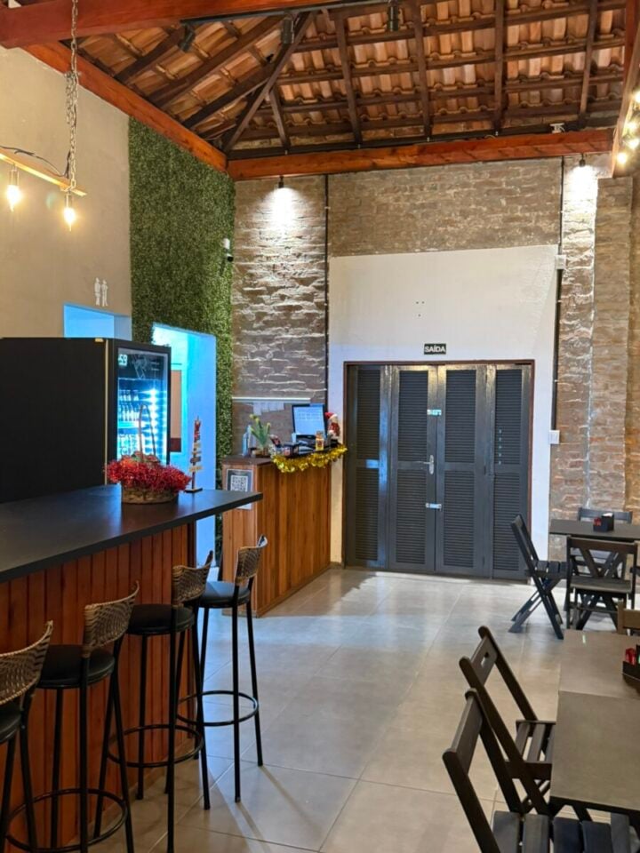 Hamburgueria artesanal na brasa com salão e delivery