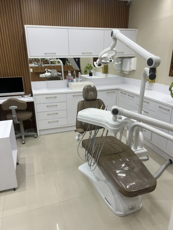 Clínica odontológica com laboratório completo