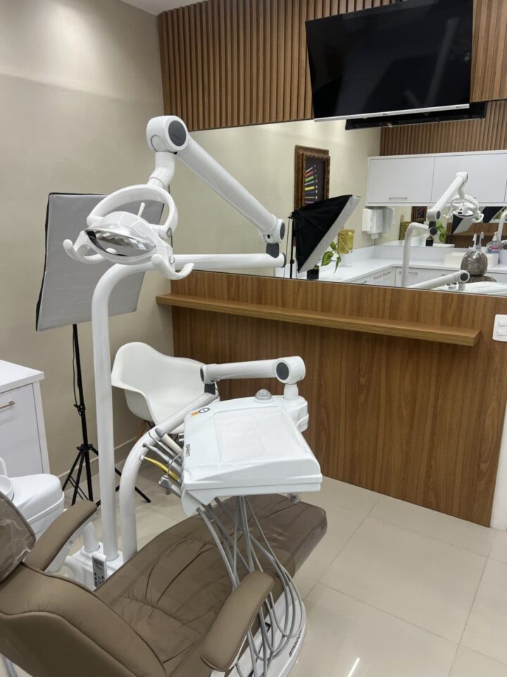 Clínica odontológica com laboratório completo