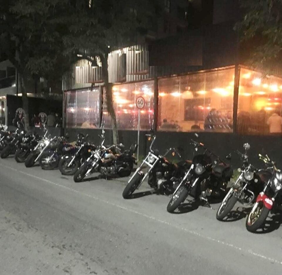 VENDE-SE PONTO COMERCIAL COM BAR / LANCHONETE NO PORTÃO EM CURITIBA/PARA