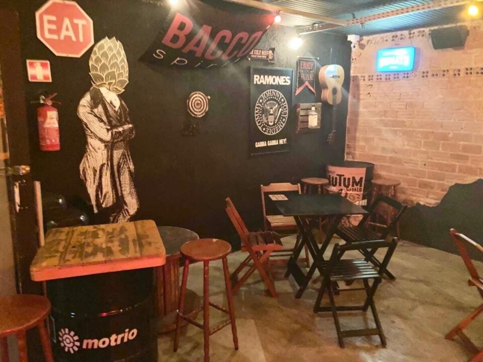 VENDE-SE PONTO COMERCIAL COM BAR / LANCHONETE NO PORTÃO EM CURITIBA/PARA