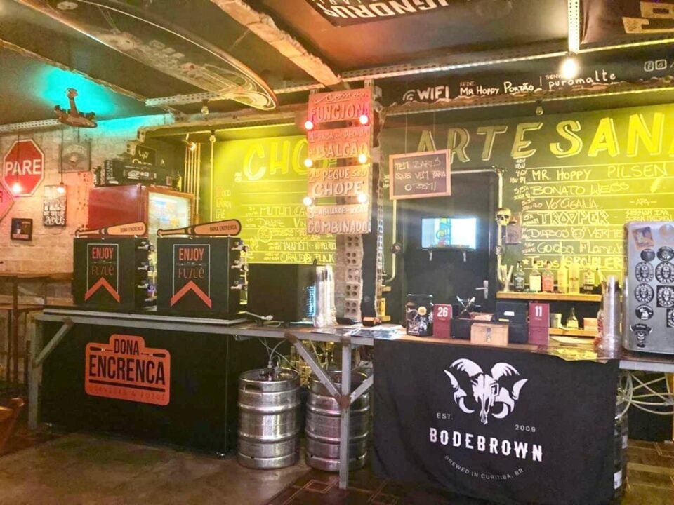 VENDE-SE PONTO COMERCIAL COM BAR / LANCHONETE NO PORTÃO EM CURITIBA/PARA