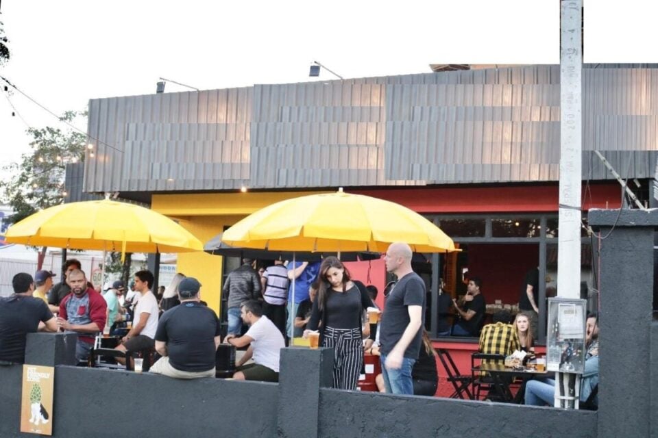 VENDE-SE PONTO COMERCIAL COM BAR / LANCHONETE NO PORTÃO EM CURITIBA/PARA