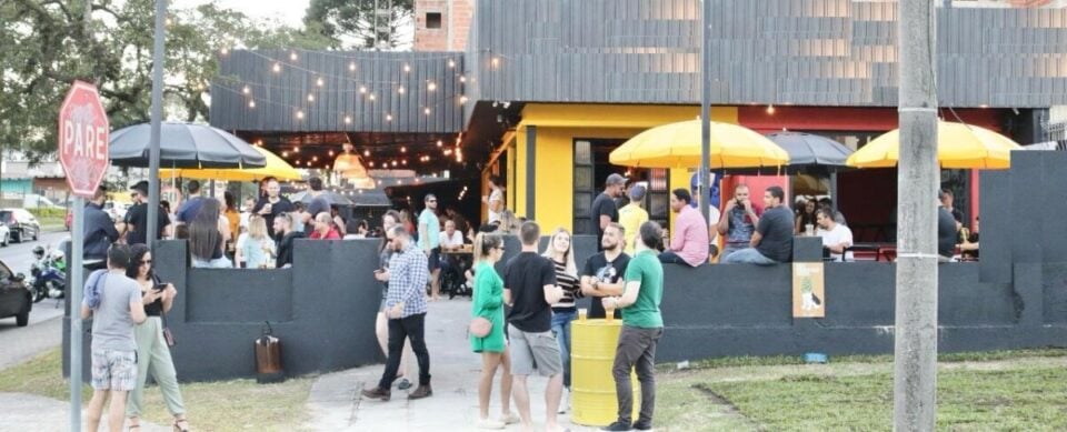 VENDE-SE PONTO COMERCIAL COM BAR / LANCHONETE NO PORTÃO EM CURITIBA/PARA