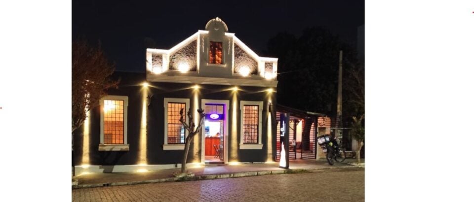 Hamburgueria artesanal na brasa com salão e delivery