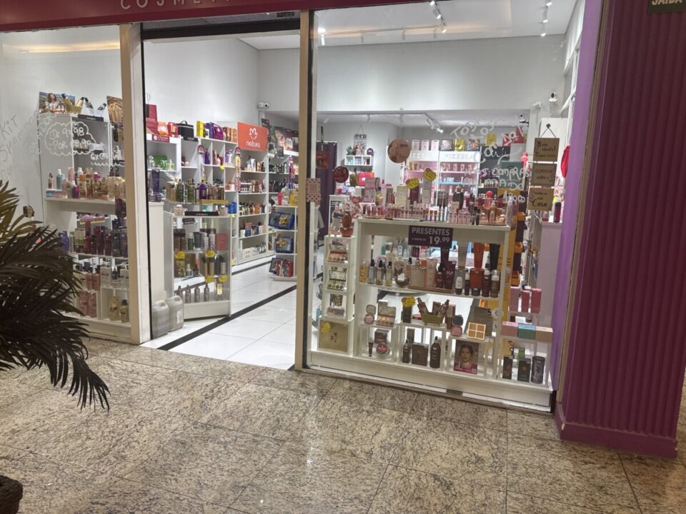 Vendo loja cosméticos completa