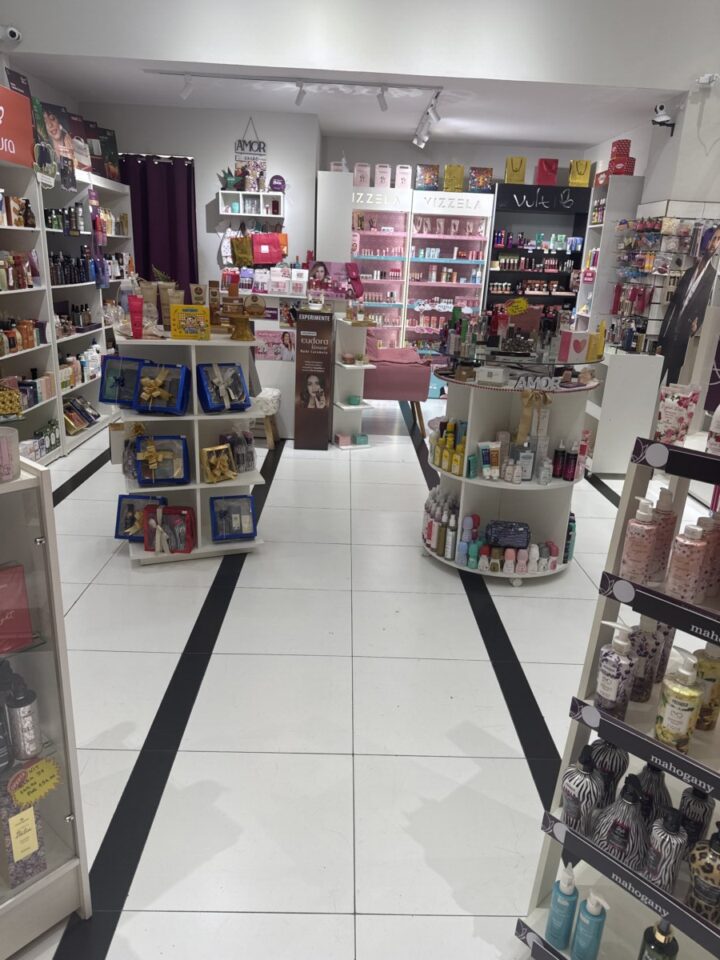 Vendo loja cosméticos completa