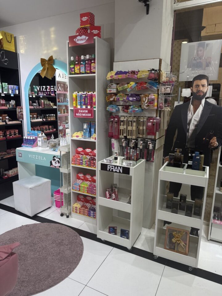 Vendo loja cosméticos completa