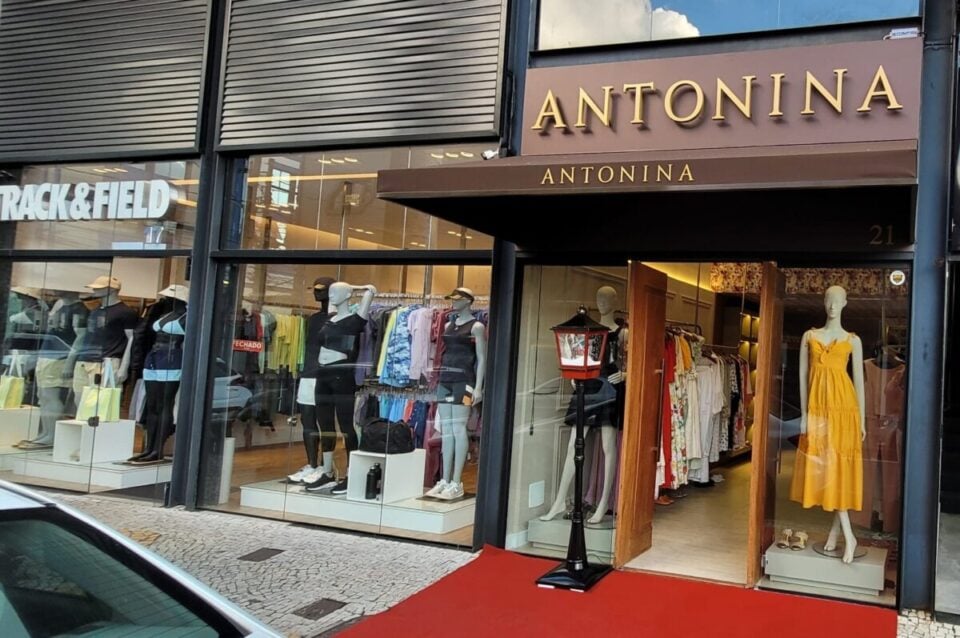 Vendo loja de roupas femininas em Juiz de Fora