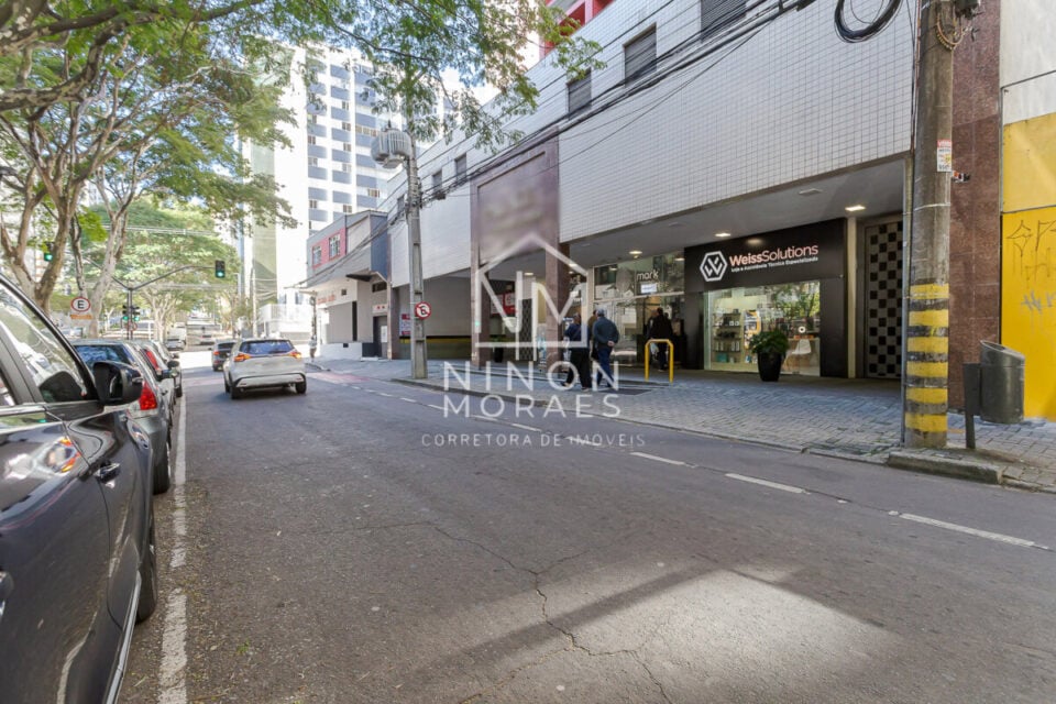 SALA EM LOCAL ESTRATÉGICO NO BIGORRILHO R 168000,00