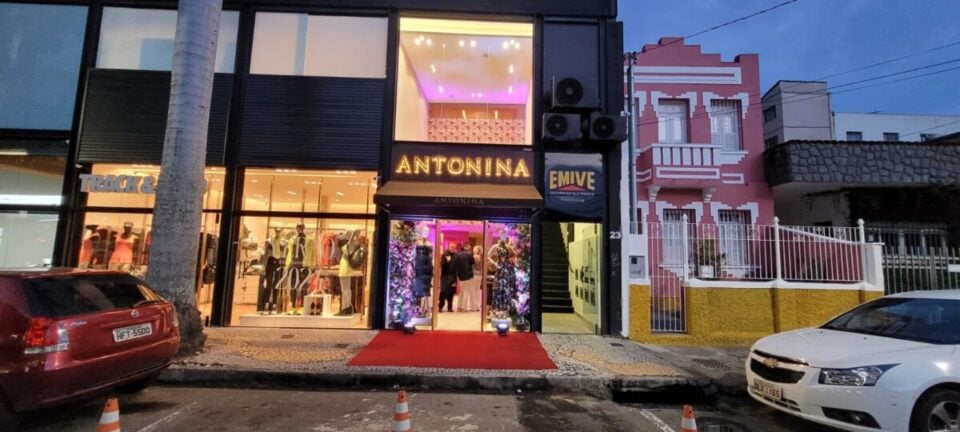 Vendo loja de roupas femininas em Juiz de Fora