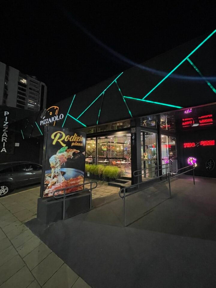 PIZZARIA COMPLETA À VENDA — PORTEIRA FECHADA