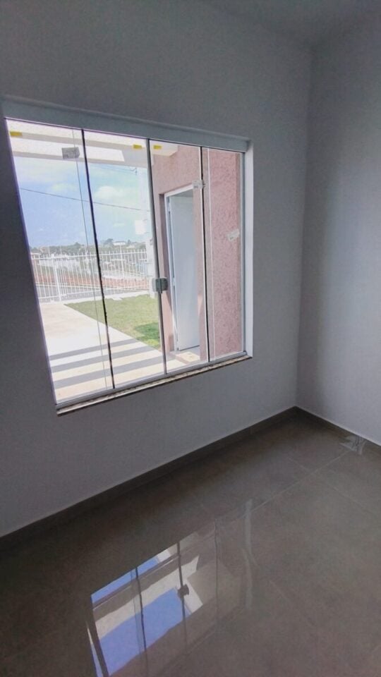 Casa nova, 3 quartos, uma suíte, quintal em Campo Largo / Paraná