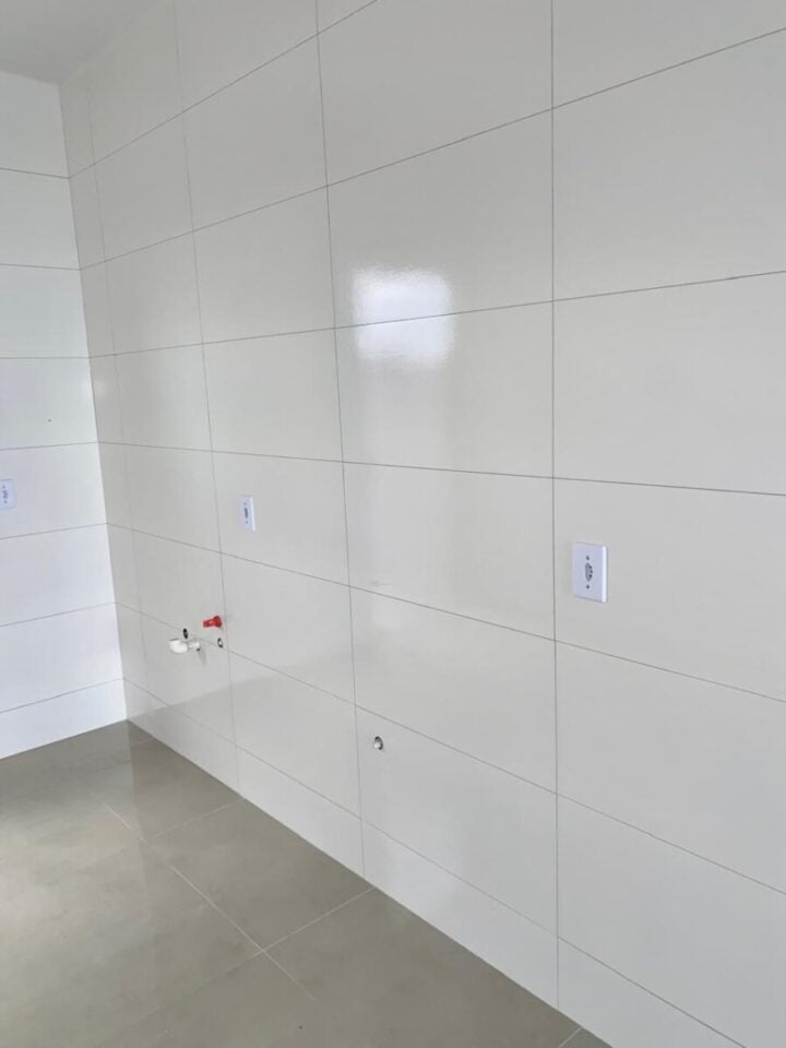 Casa nova, 3 quartos, uma suíte, quintal em Campo Largo / Paraná