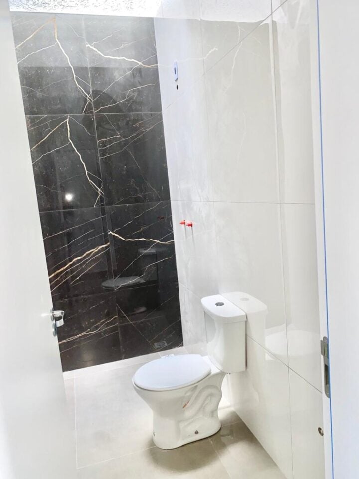 Casa nova, 3 quartos, uma suíte, quintal em Campo Largo / Paraná