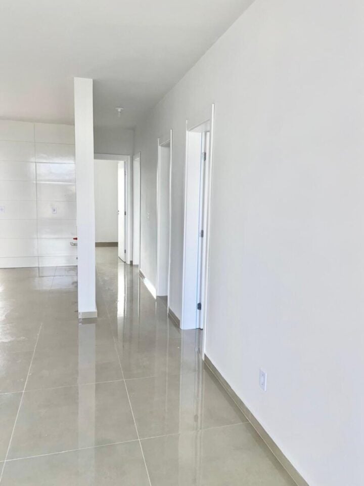 Casa nova, 3 quartos, uma suíte, quintal em Campo Largo / Paraná