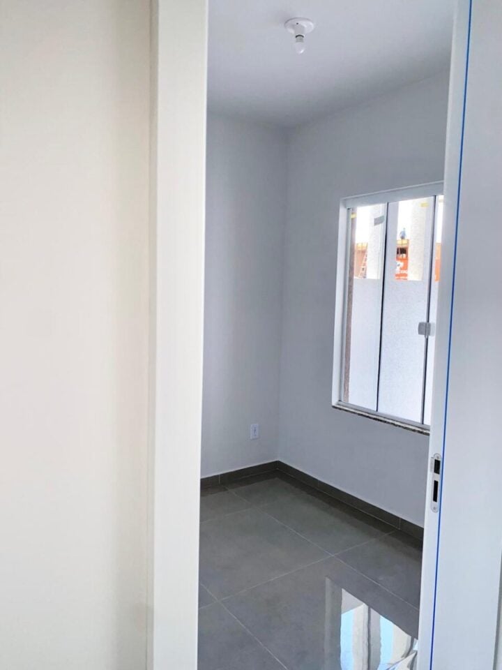 Casa nova, 3 quartos, uma suíte, quintal em Campo Largo / Paraná