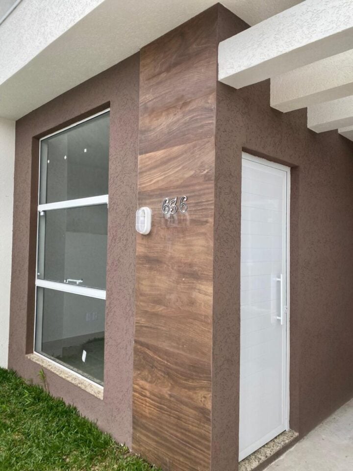 Casa nova, 3 quartos, uma suíte, quintal em Campo Largo / Paraná