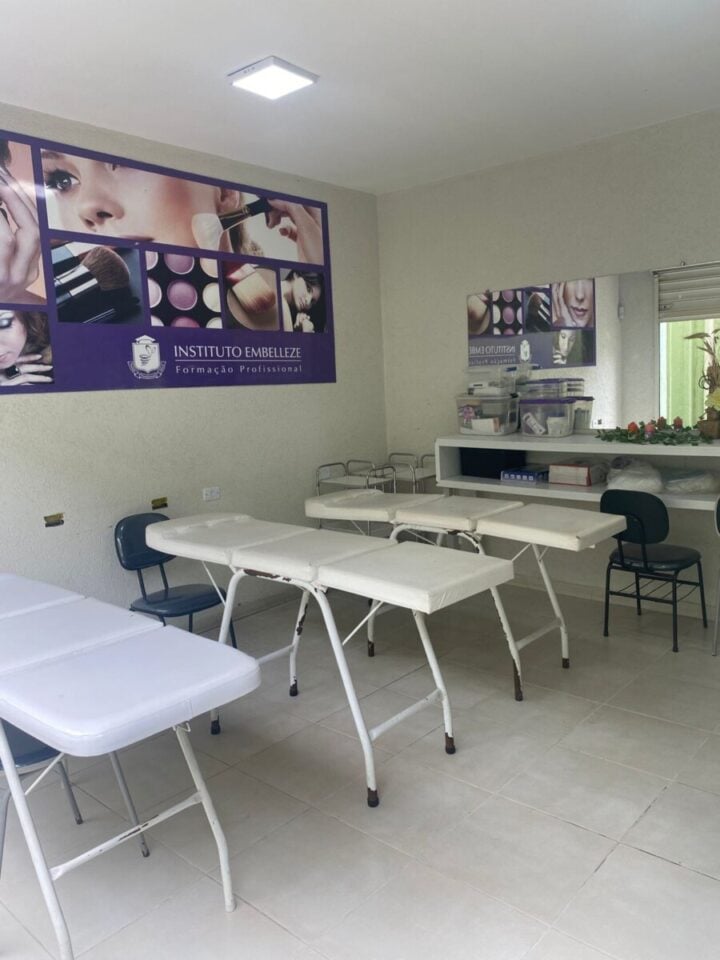 Vendo equipamentos de Escola da Beleza – Salão