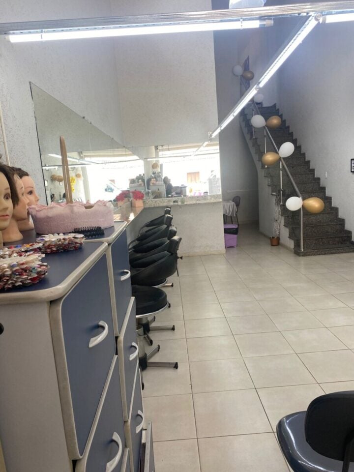 Vendo equipamentos de Escola da Beleza – Salão