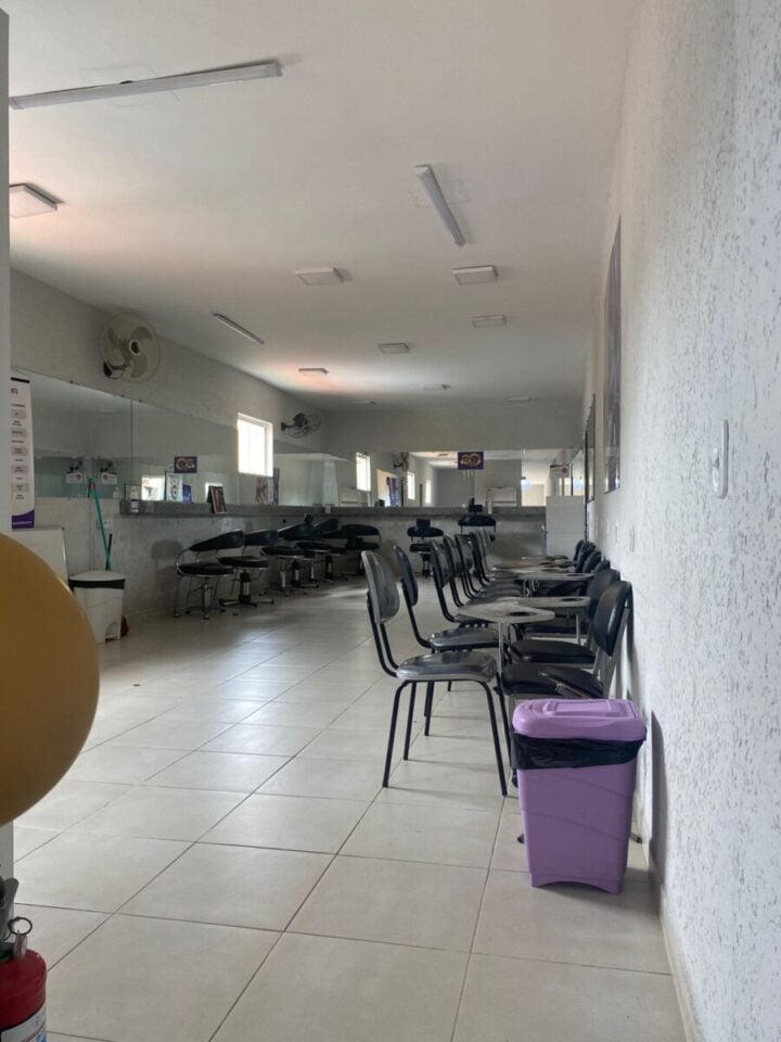 Vendo equipamentos de Escola da Beleza – Salão