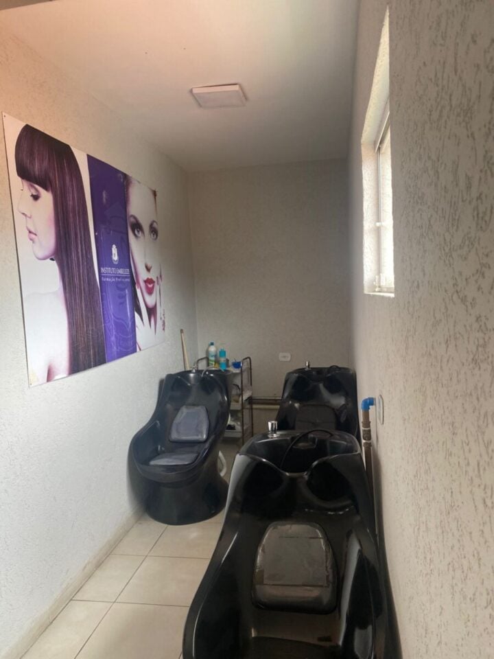 Vendo equipamentos de Escola da Beleza – Salão