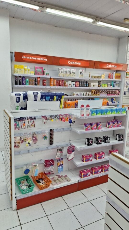 Vende – se Drogaria