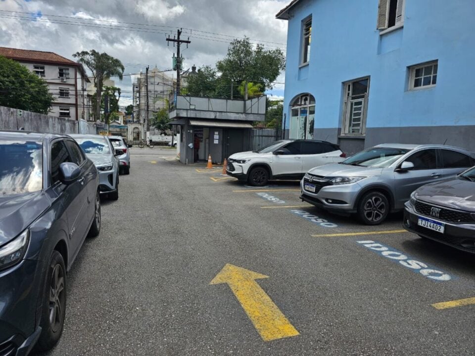 REDE DE ESTAC FAT430MIL VENDE 40 POR CENTO DAS COTAS BAIXADA SANTISTA