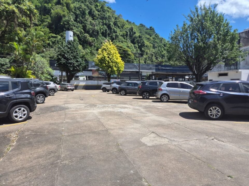 REDE DE ESTAC FAT430MIL VENDE 40 POR CENTO DAS COTAS BAIXADA SANTISTA