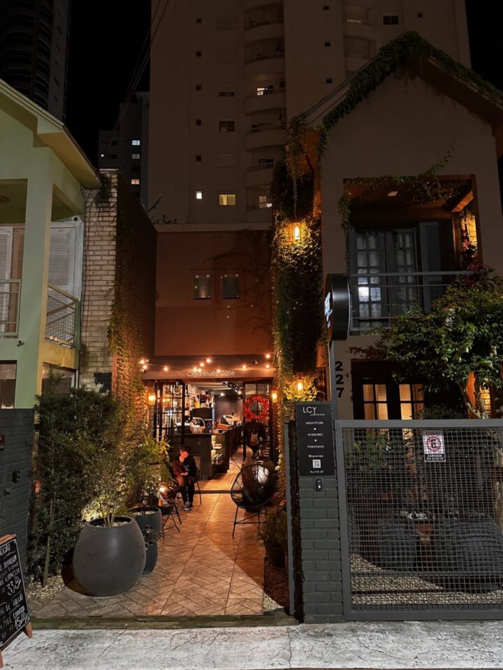 Oportunidade Única Seja Proprietário do CigarBlues Café  em BC
