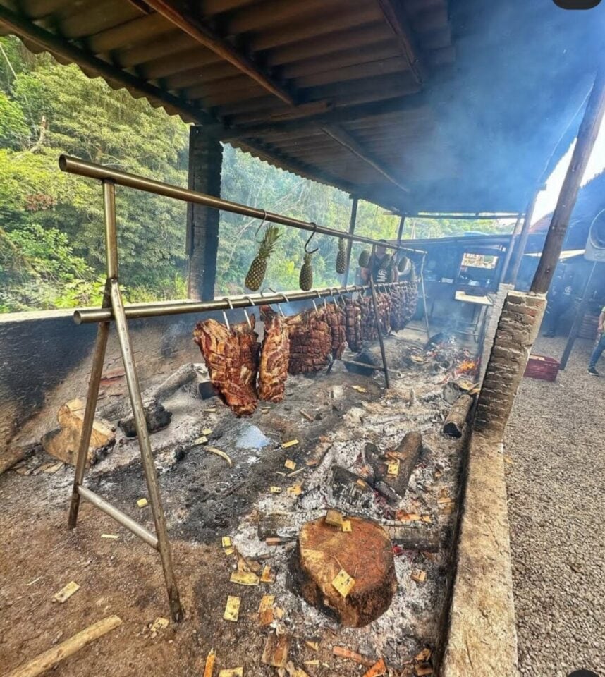 EXCELENTE OPORTUNIDADE RESTAURANTE FATURAMENTO 450 MIL REGIAOGRANDE SP