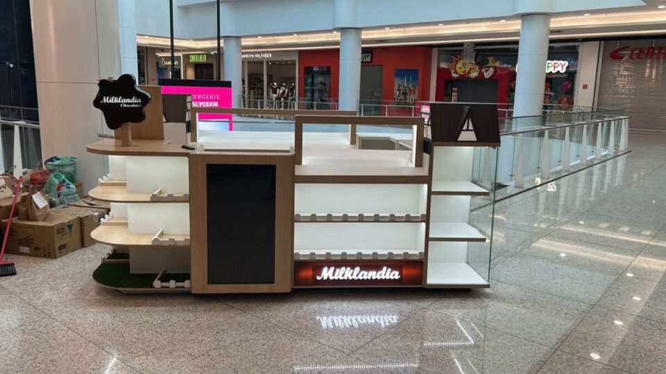 Quiosque com TV de Led   Franquia de chocolates importados