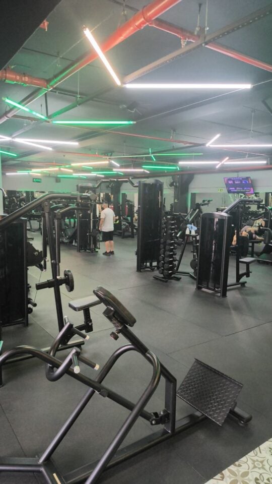 Vendo Academia de Musculação e Aulas Coletivas completa Curitiba -PR