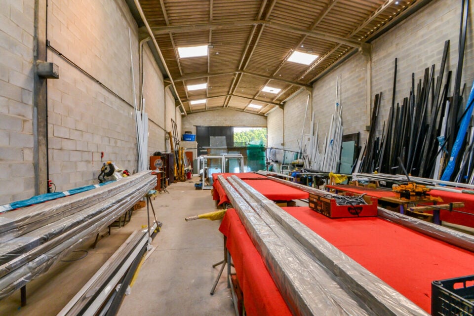 FÁBRICA DE ESQUADRIAS DE ALUMÍNIO  CURITIBA PARANÁ